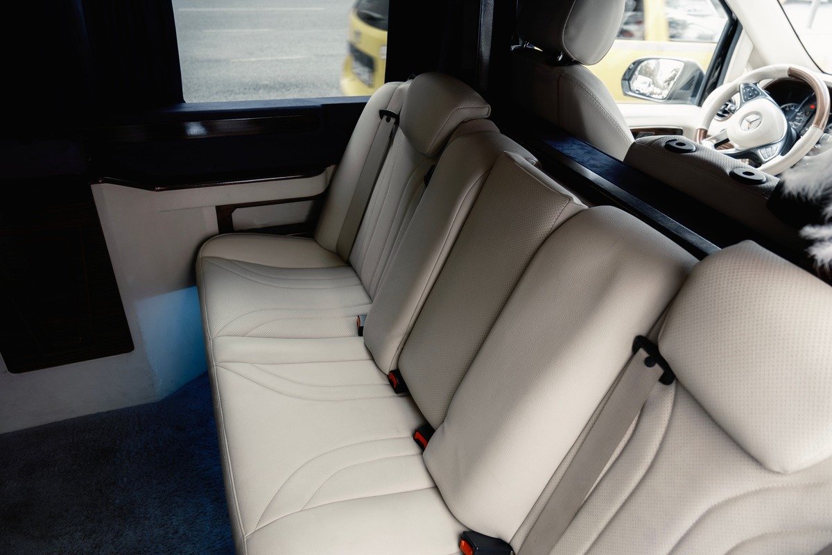 14 Seater Luxury Minibus